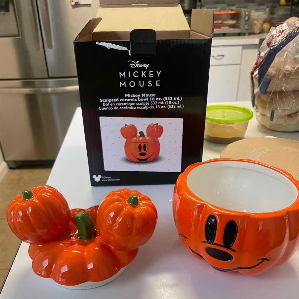 Disney pumpkin Mickey Mouse ceramics bowl/jar